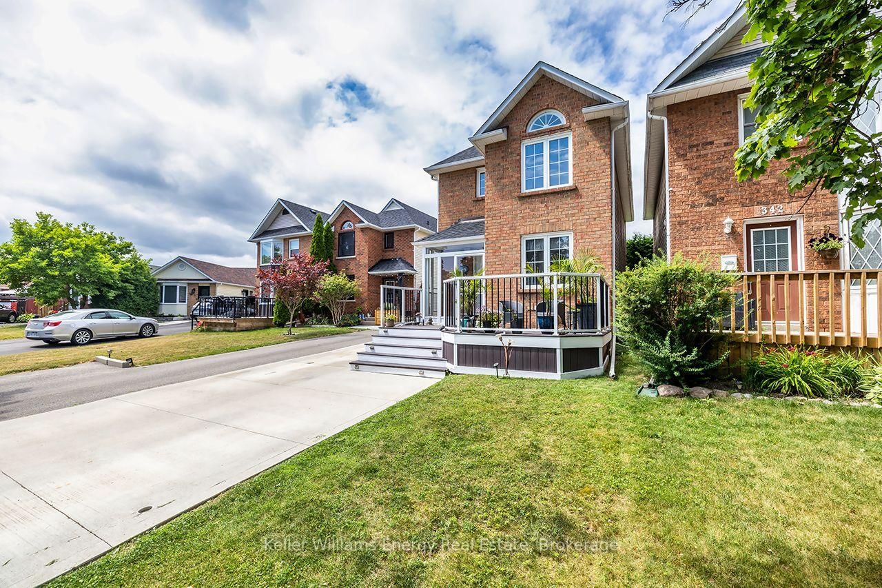 340 Pompano Court • Oshawa, ON photo 4