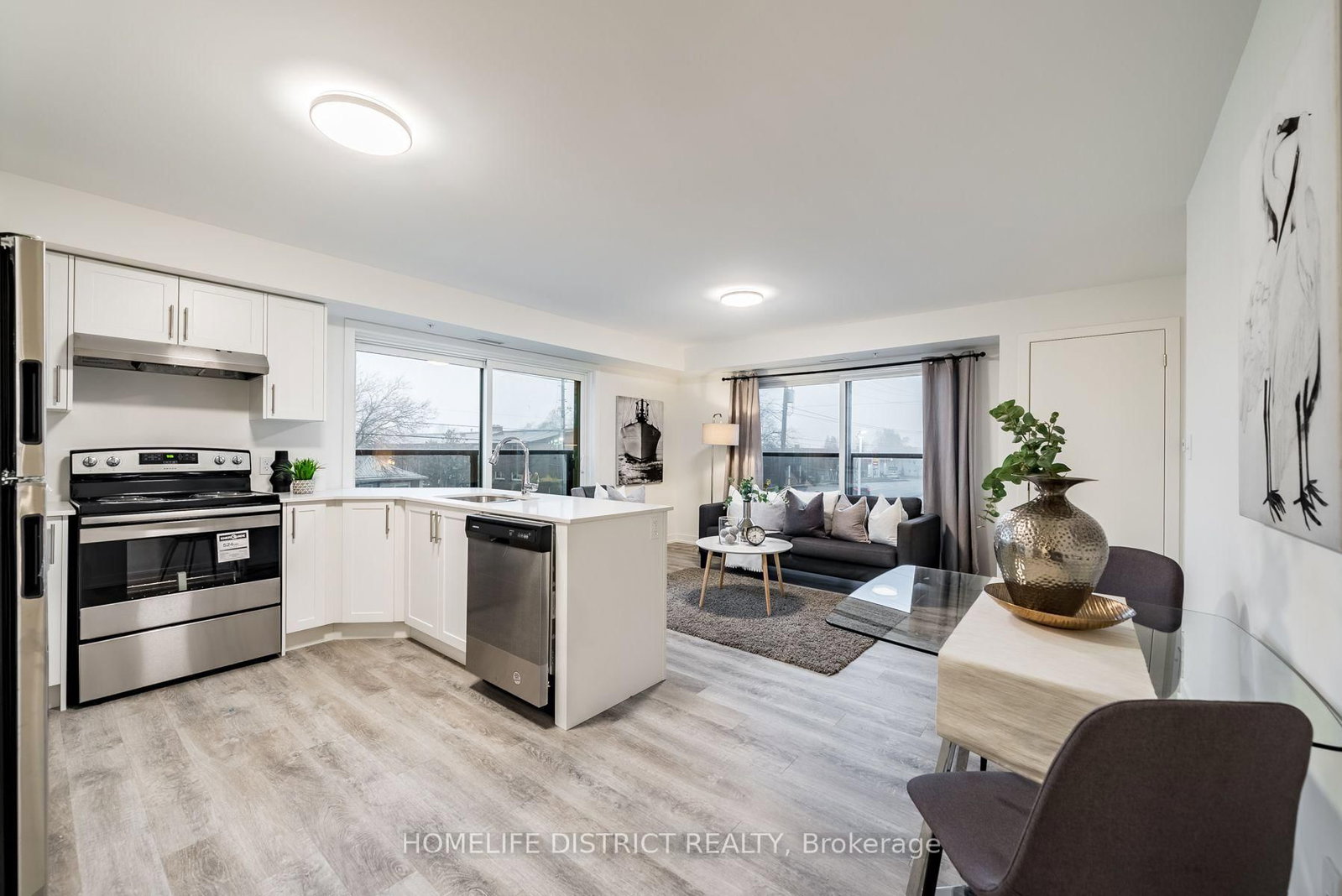 604 - 976 Simcoe Street N, Oshawa 4