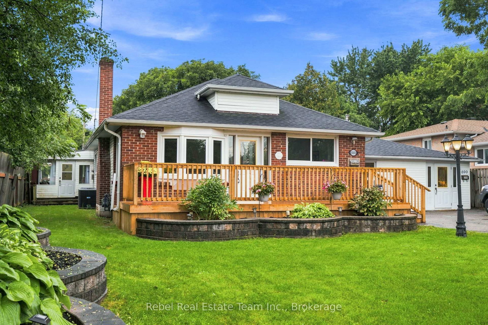 888-890 Liverpool Road • Pickering, ON photo 2