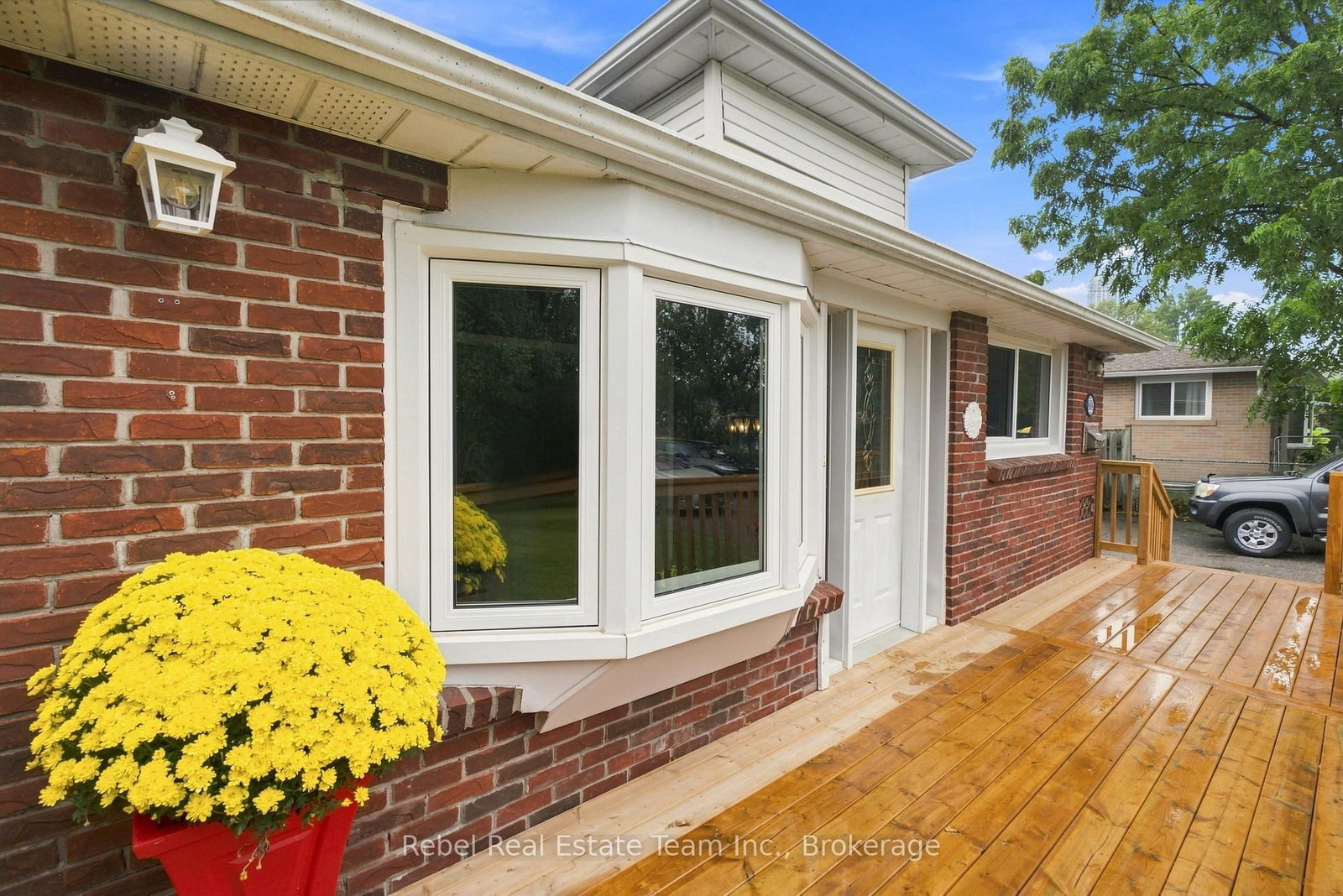 888-890 Liverpool Road • Pickering, ON photo 3