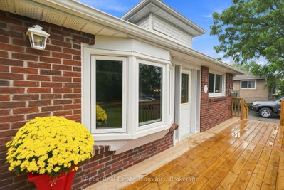 888-890 Liverpool Road • Pickering, ON photo 3