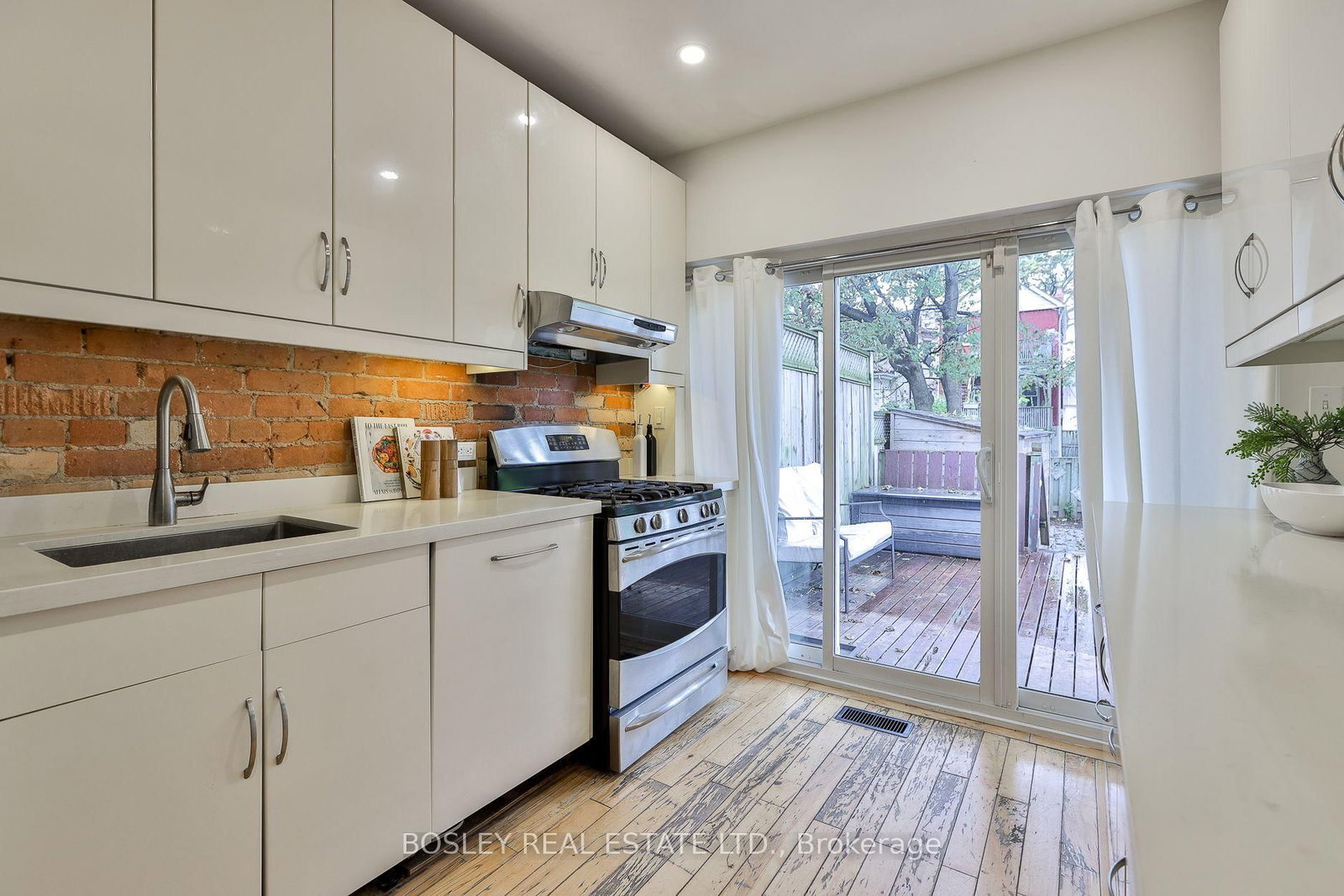 32 Mountalan Avenue • Toronto, ON photo 13
