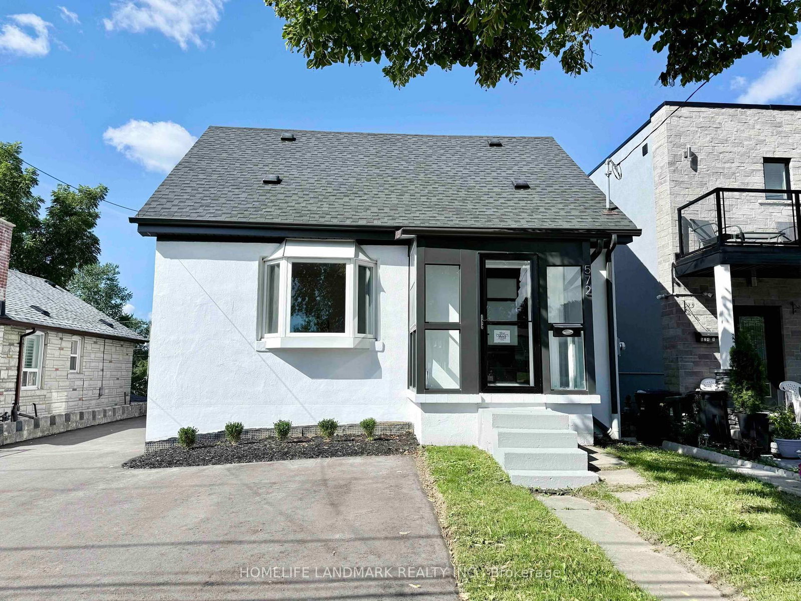 572 Pharmacy Avenue • Toronto, ON photo 2