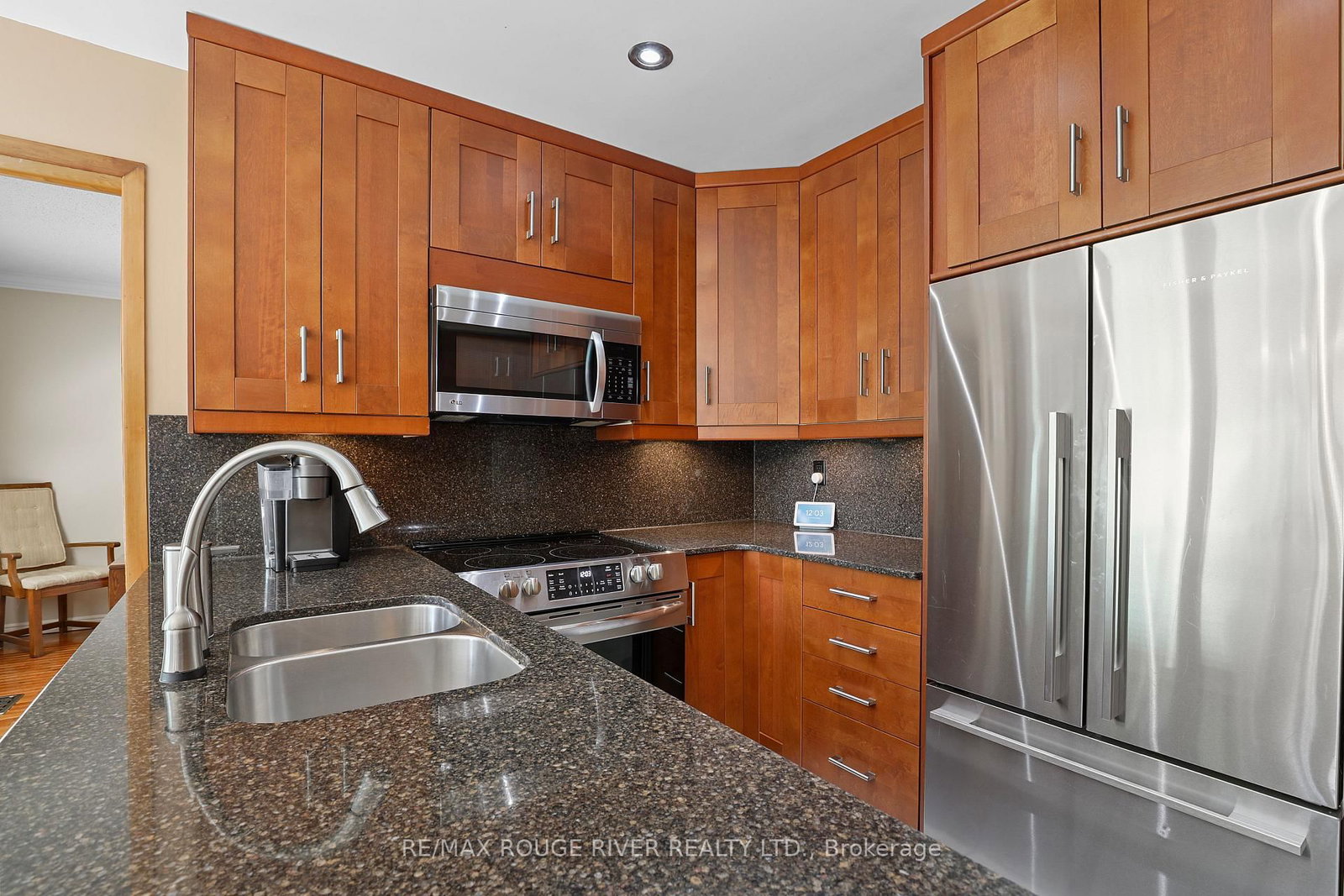 11 Canmore Boulevard • Toronto, ON photo 7