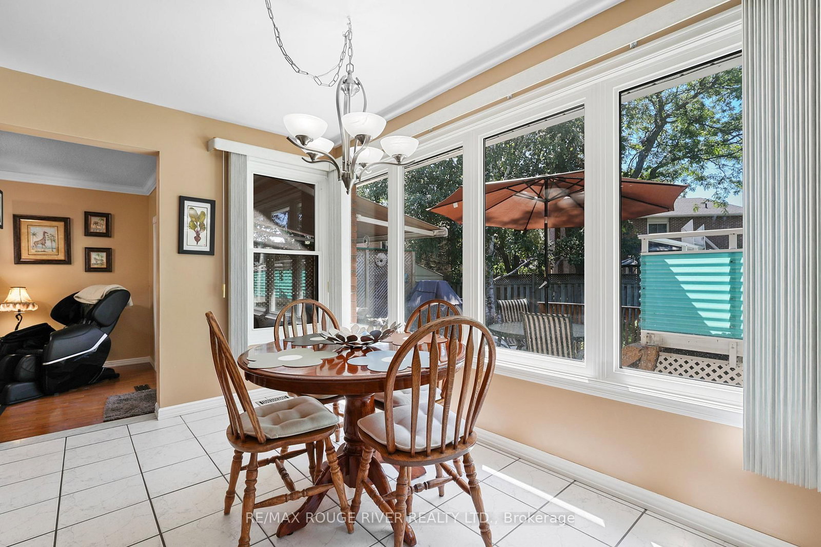 11 Canmore Boulevard • Toronto, ON photo 8