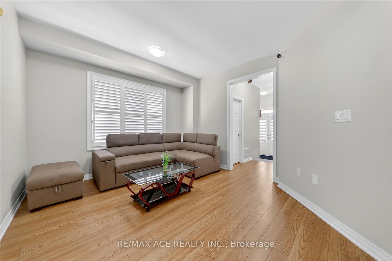 218 Flood Avenue • Clarington, ON photo 10