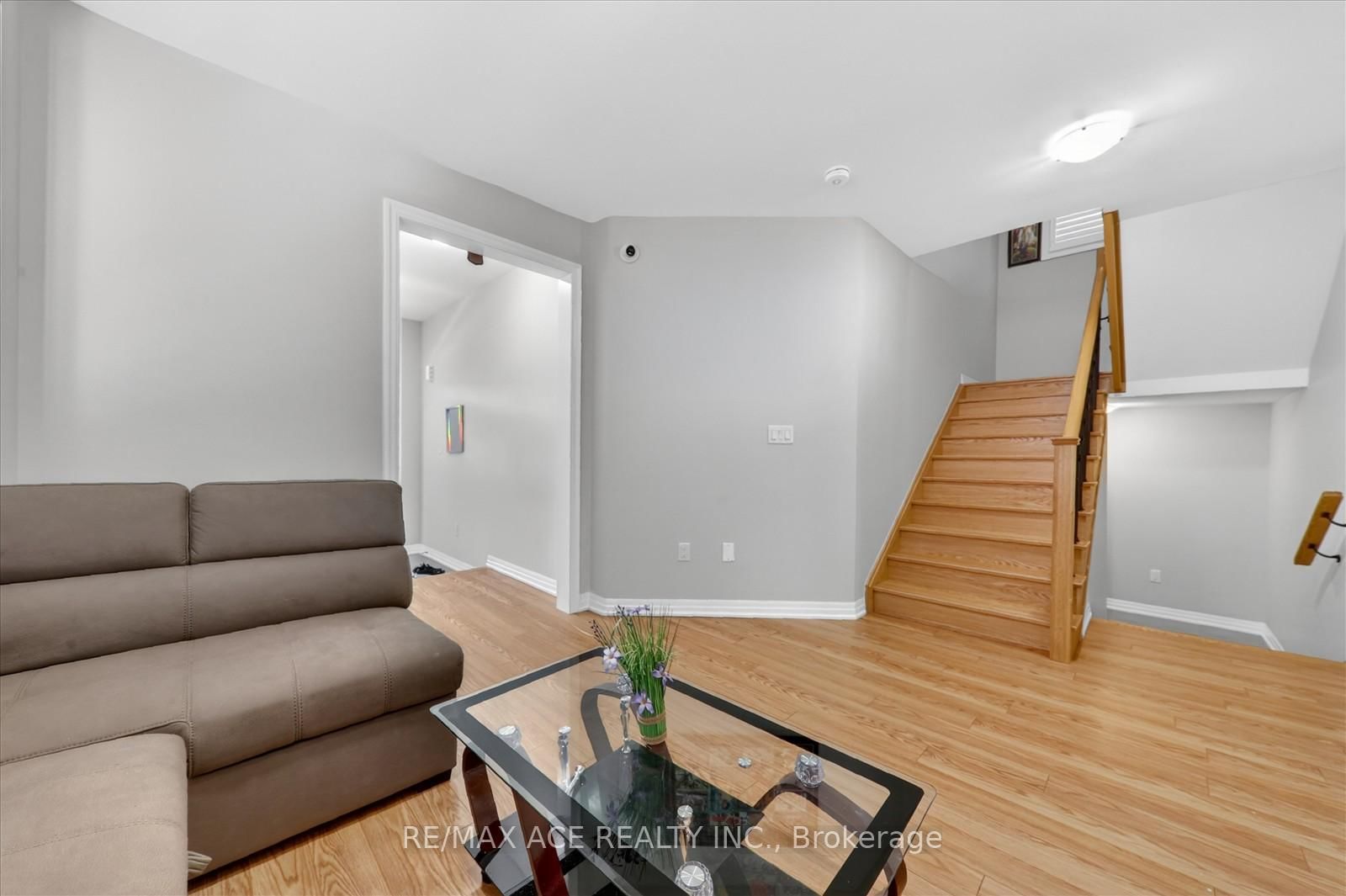 218 Flood Avenue • Clarington, ON photo 11