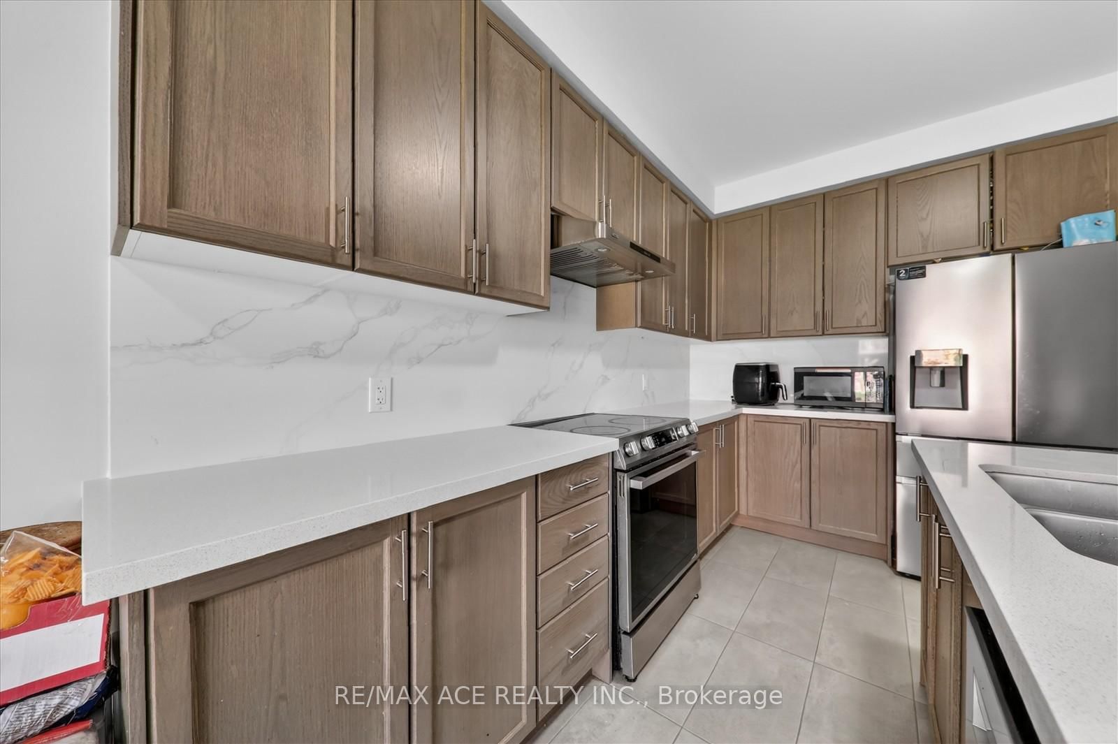 218 Flood Avenue • Clarington, ON photo 13