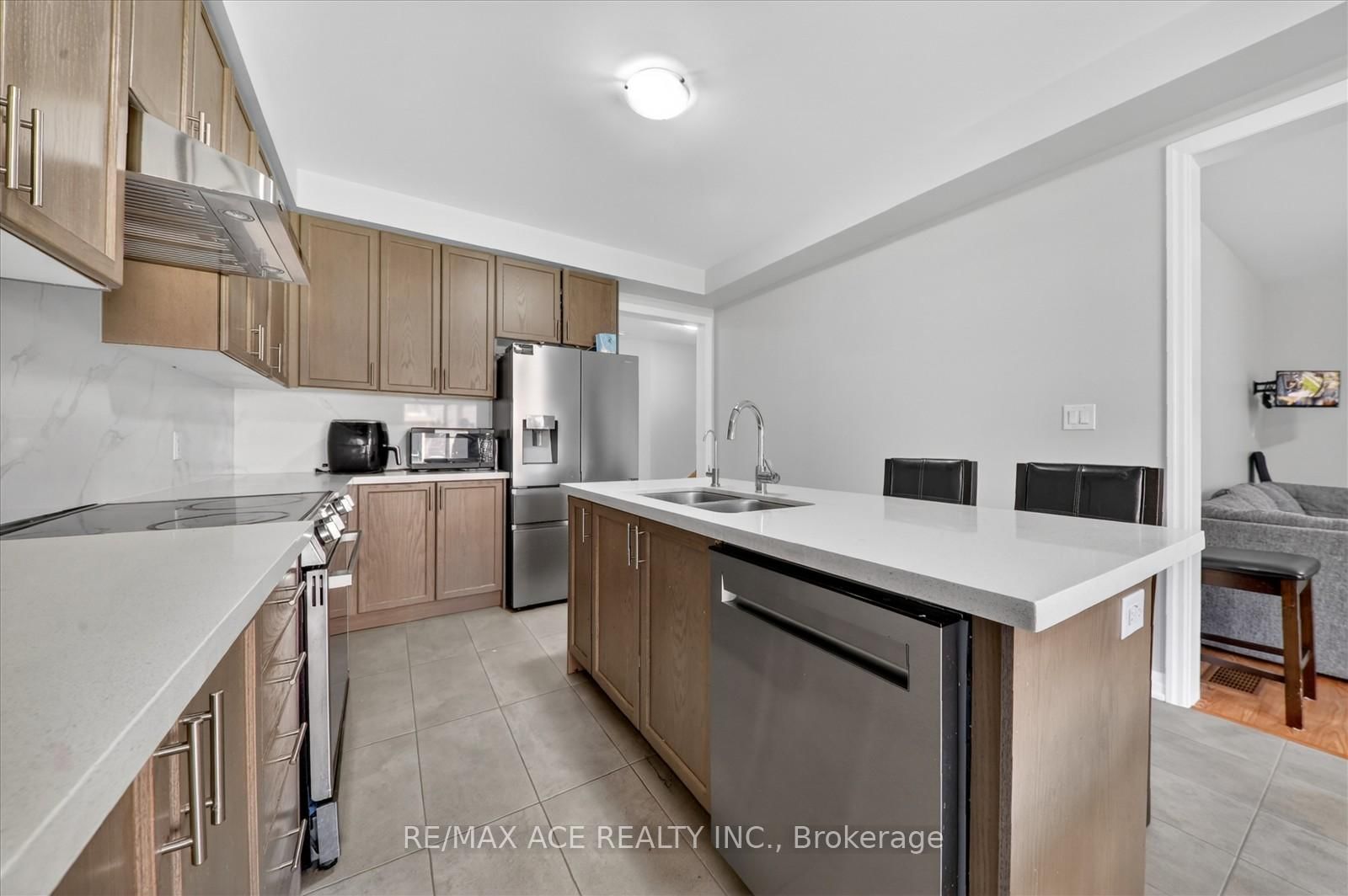 218 Flood Avenue • Clarington, ON photo 14