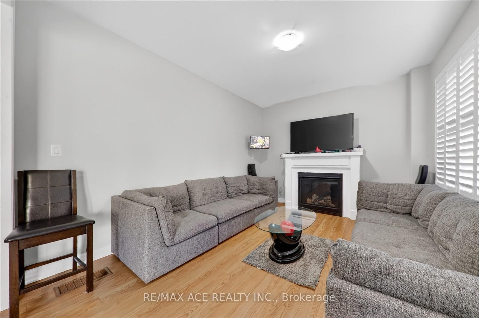 218 Flood Avenue • Clarington, ON photo 17