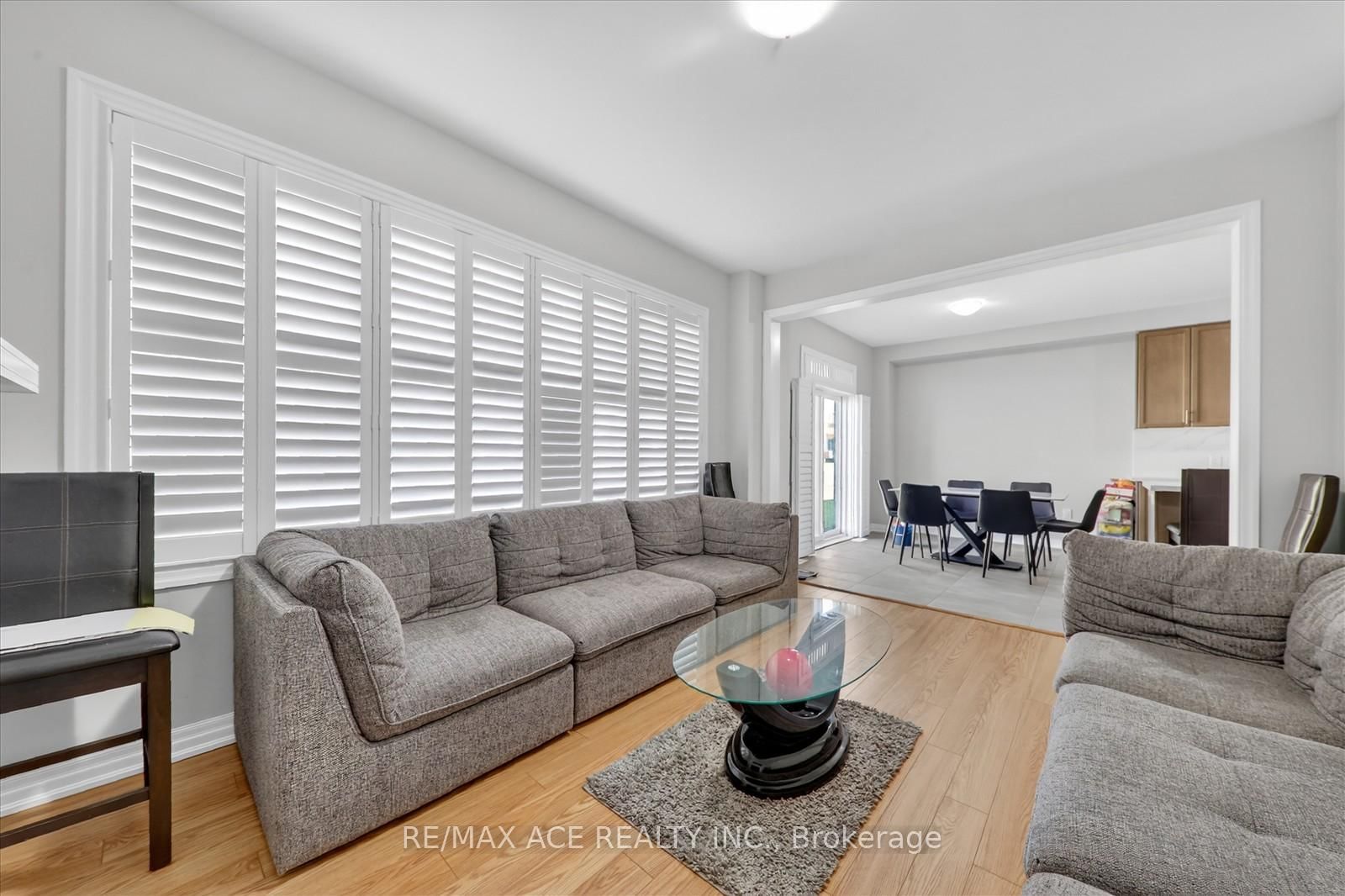 218 Flood Avenue • Clarington, ON photo 18