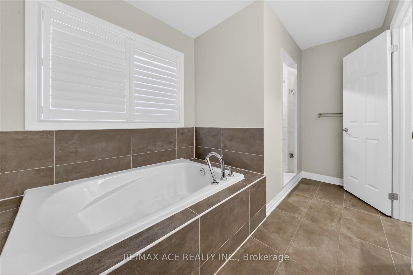 218 Flood Avenue • Clarington, ON photo 26