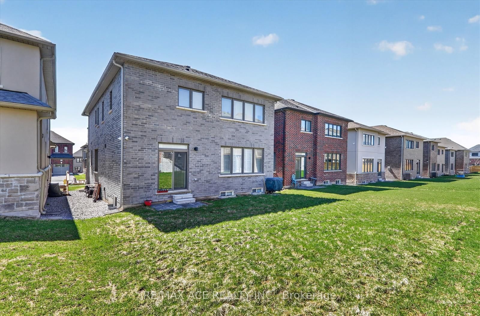 218 Flood Avenue • Clarington, ON photo 42