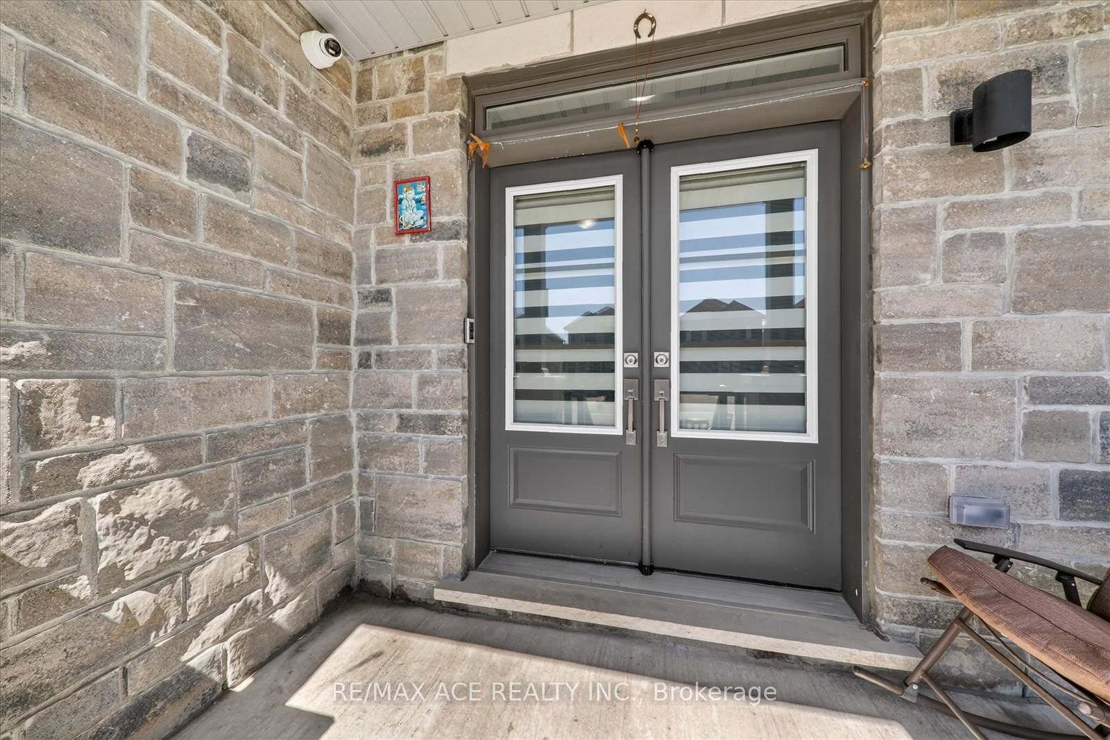 218 Flood Avenue • Clarington, ON photo 6