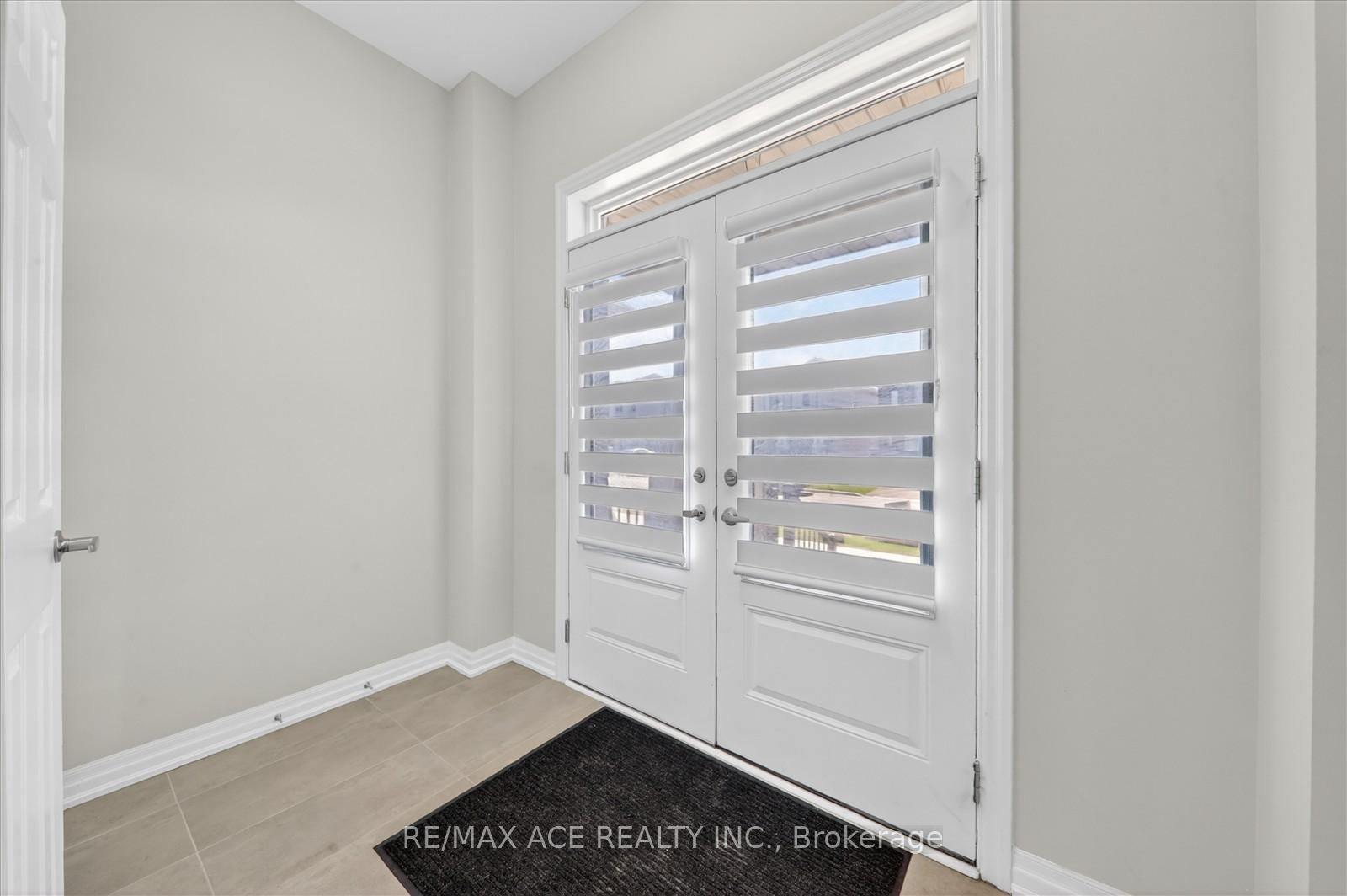 218 Flood Avenue • Clarington, ON photo 7