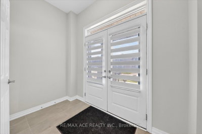 218 Flood Avenue • Clarington, ON photo 7