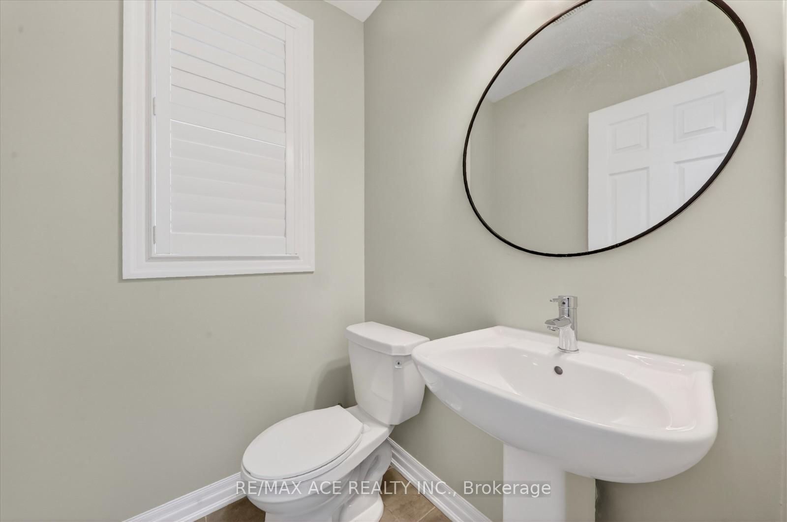 218 Flood Avenue • Clarington, ON photo 8