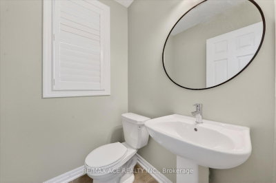 218 Flood Avenue • Clarington, ON photo 8