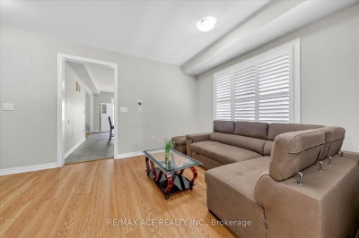 218 Flood Avenue • Clarington, ON photo 9