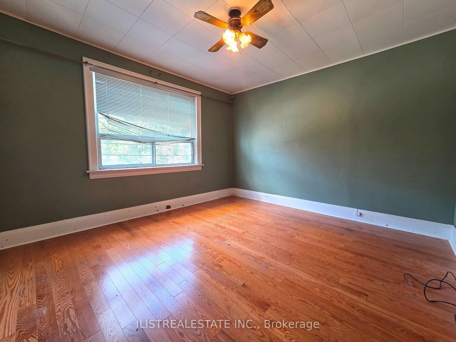 213 Blantyre Avenue • Toronto, ON photo 11