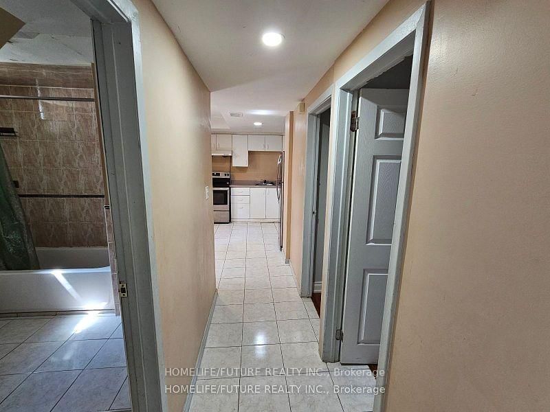 Bsmt - 14 Griselda Crescent, Toronto 5