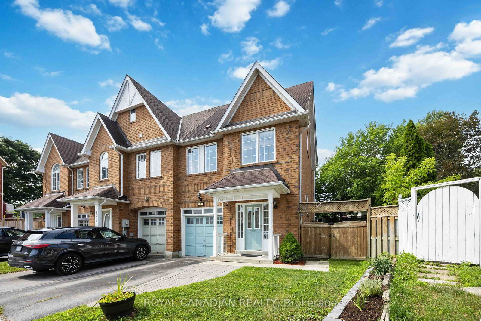 137 Stokely Cres, Whitby, view 2
