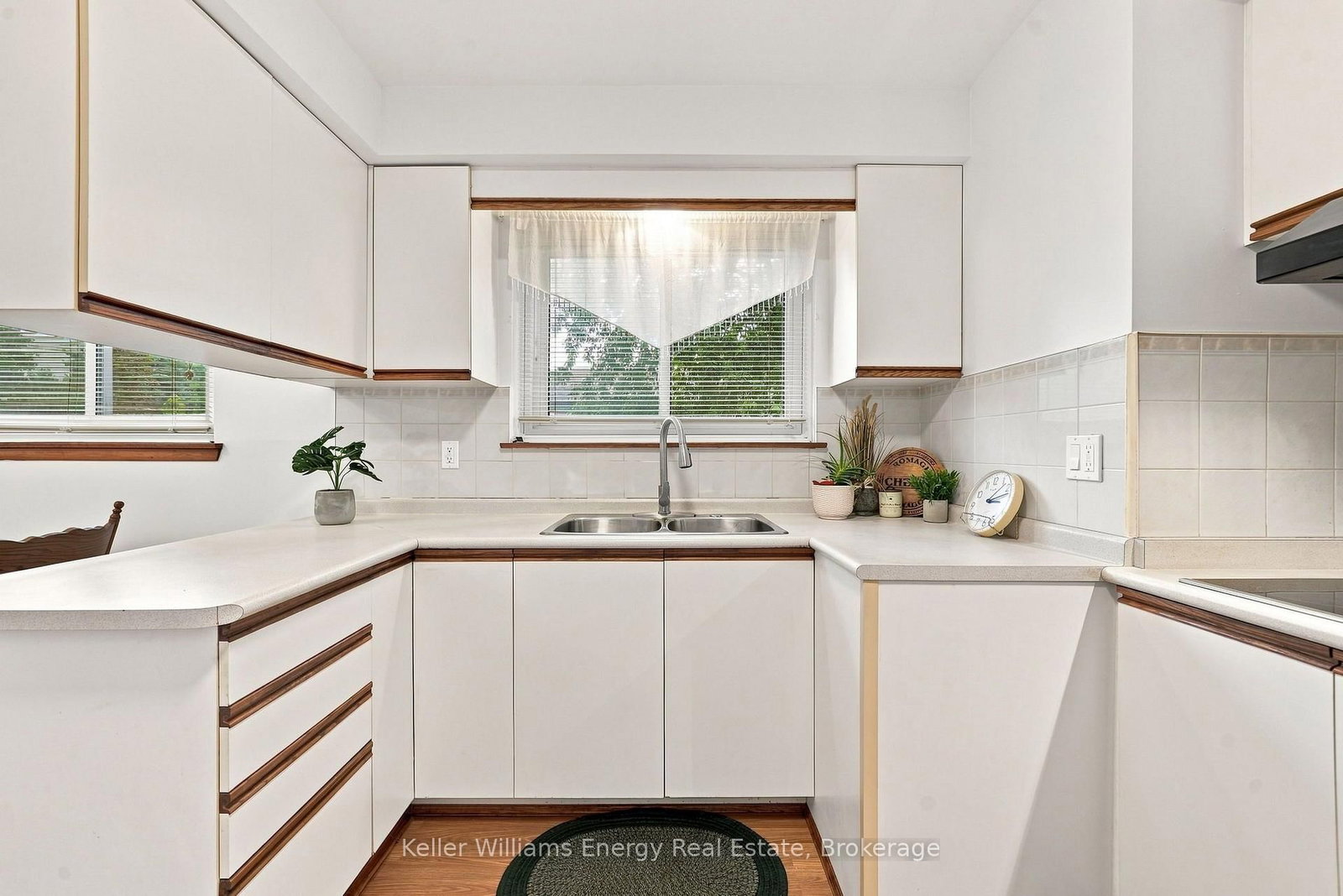 410 Grandview Street S • Oshawa, ON photo 4