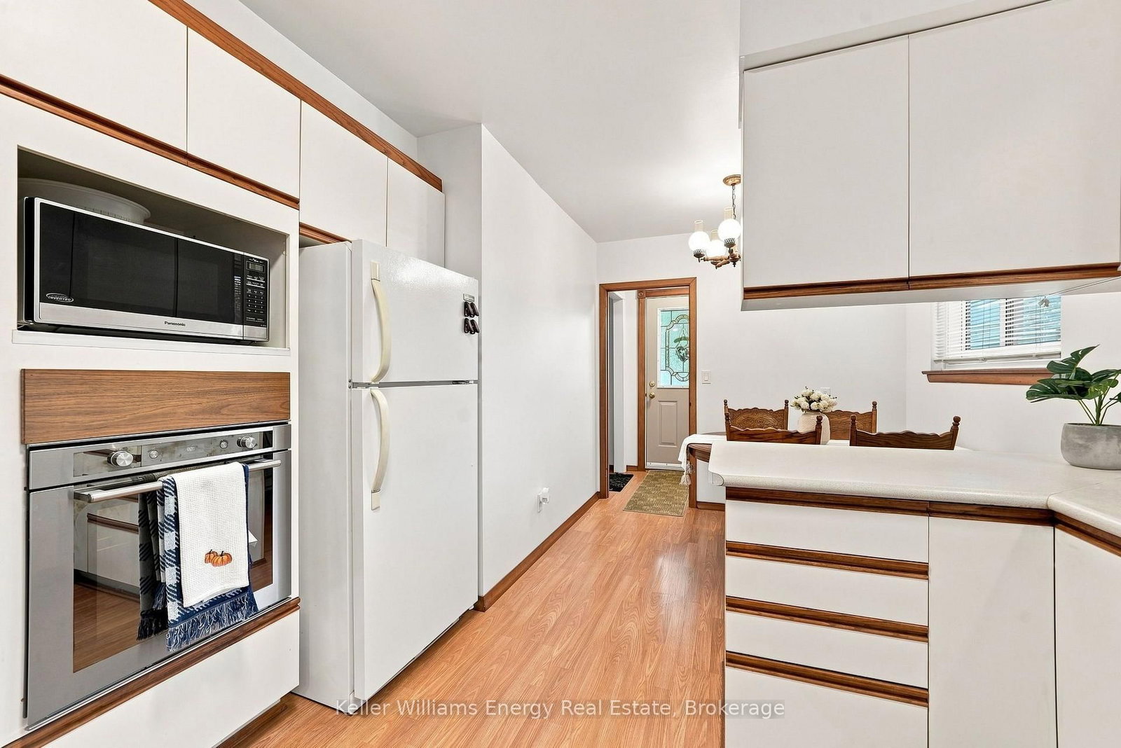 410 Grandview Street S • Oshawa, ON photo 5