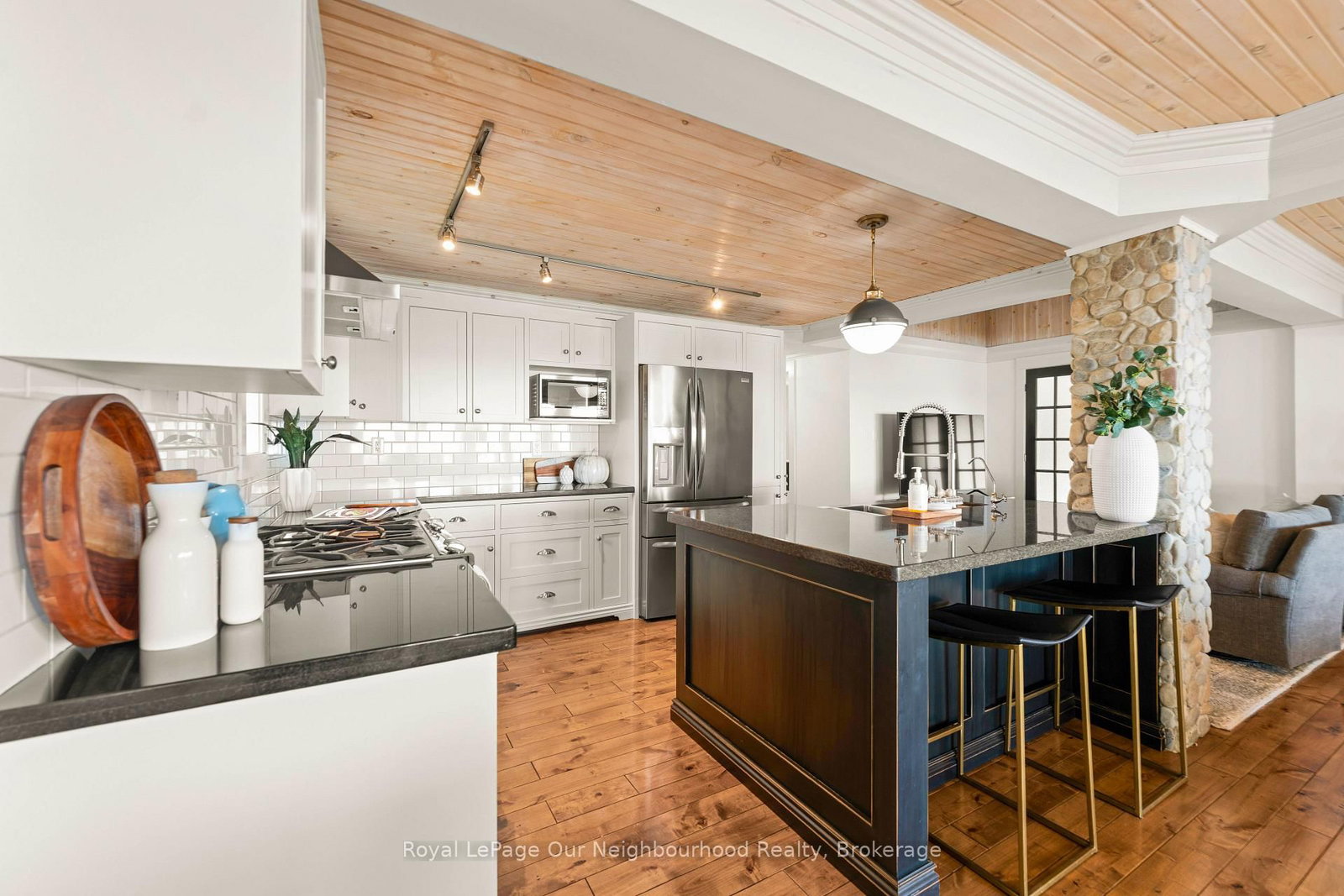 121 Cedar Crest Beach Road • Clarington, ON photo 16