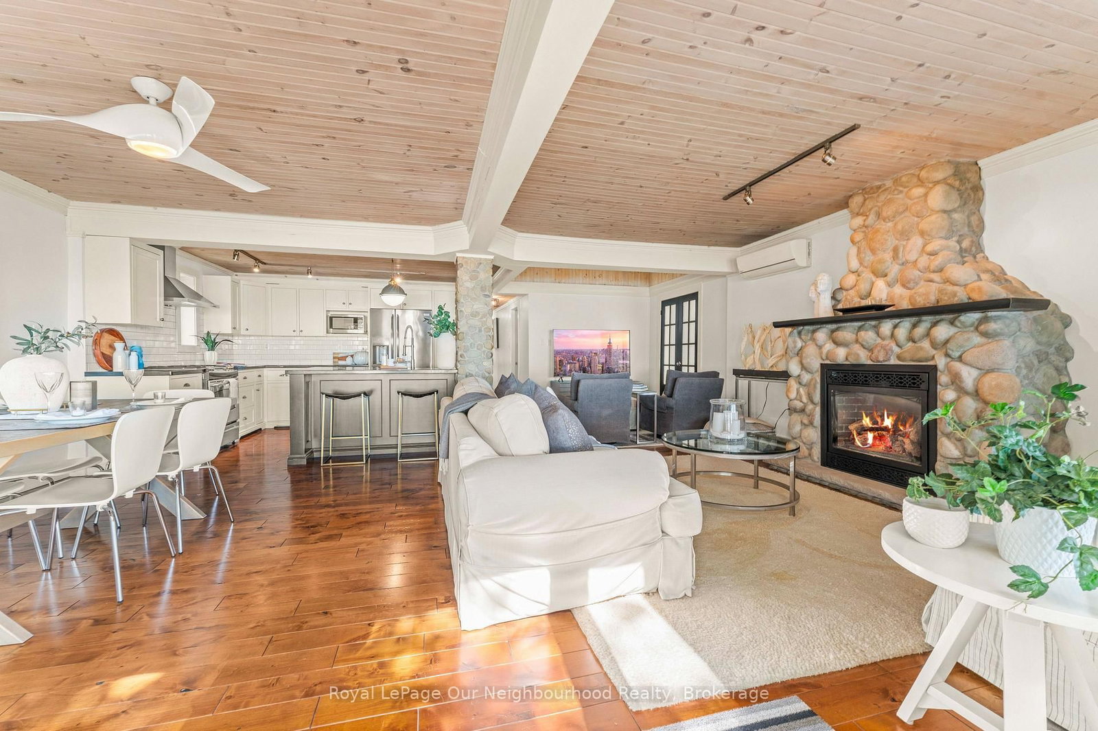 121 Cedar Crest Beach Road • Clarington, ON photo 8