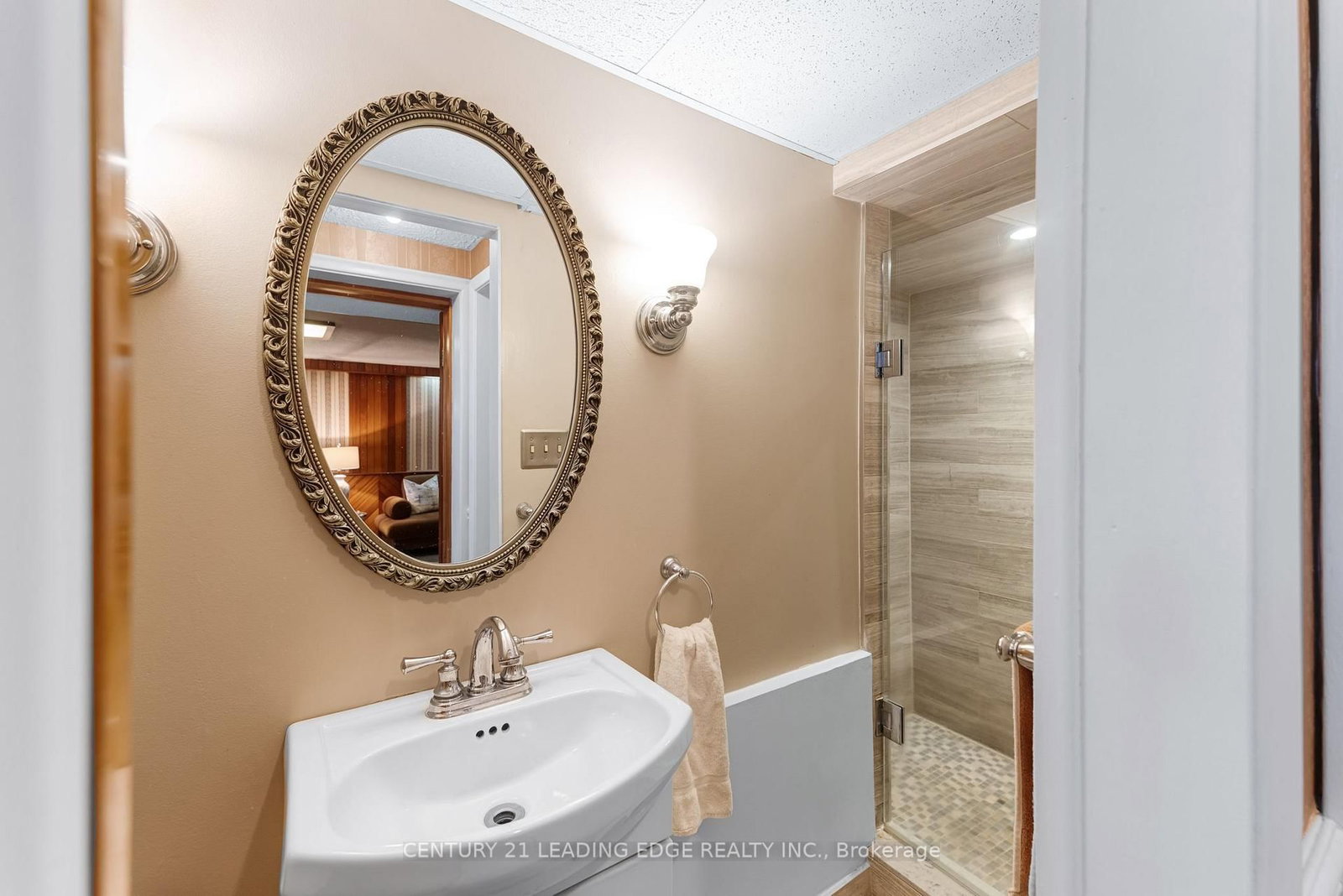 39 Wantanopa Crescent • Toronto, ON photo 34