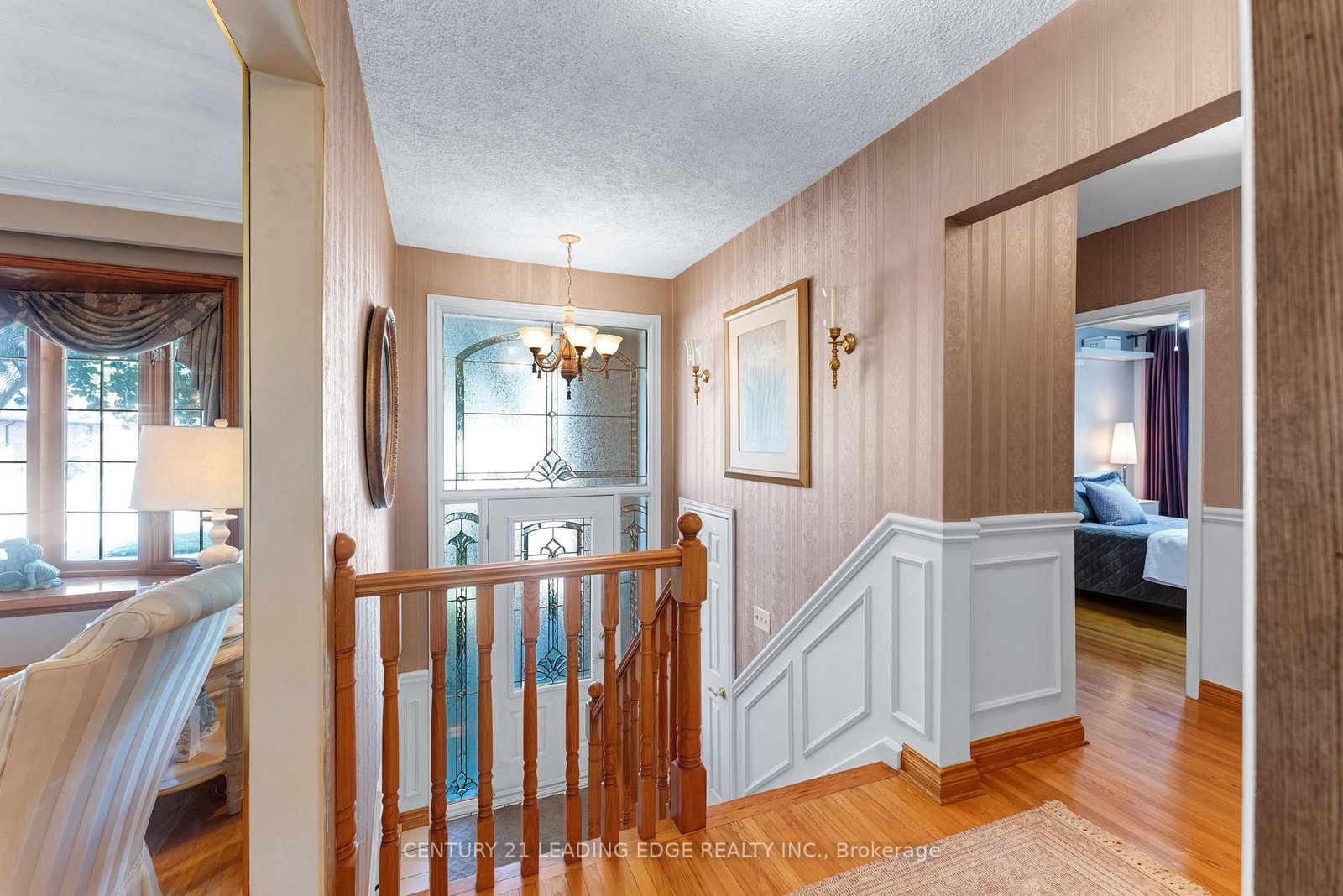 39 Wantanopa Crescent • Toronto, ON photo 8