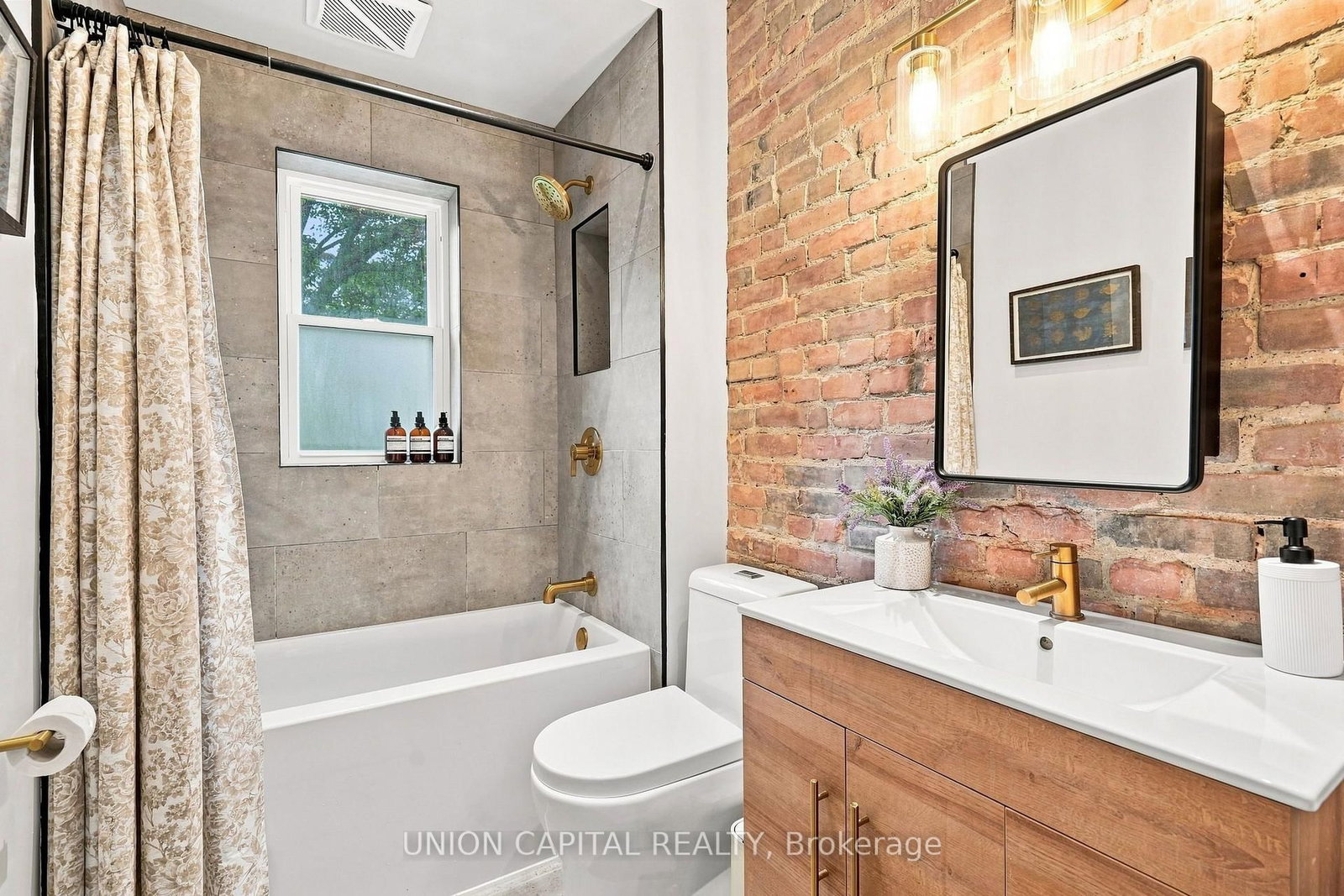 72 Robbins Avenue • Toronto, ON photo 16