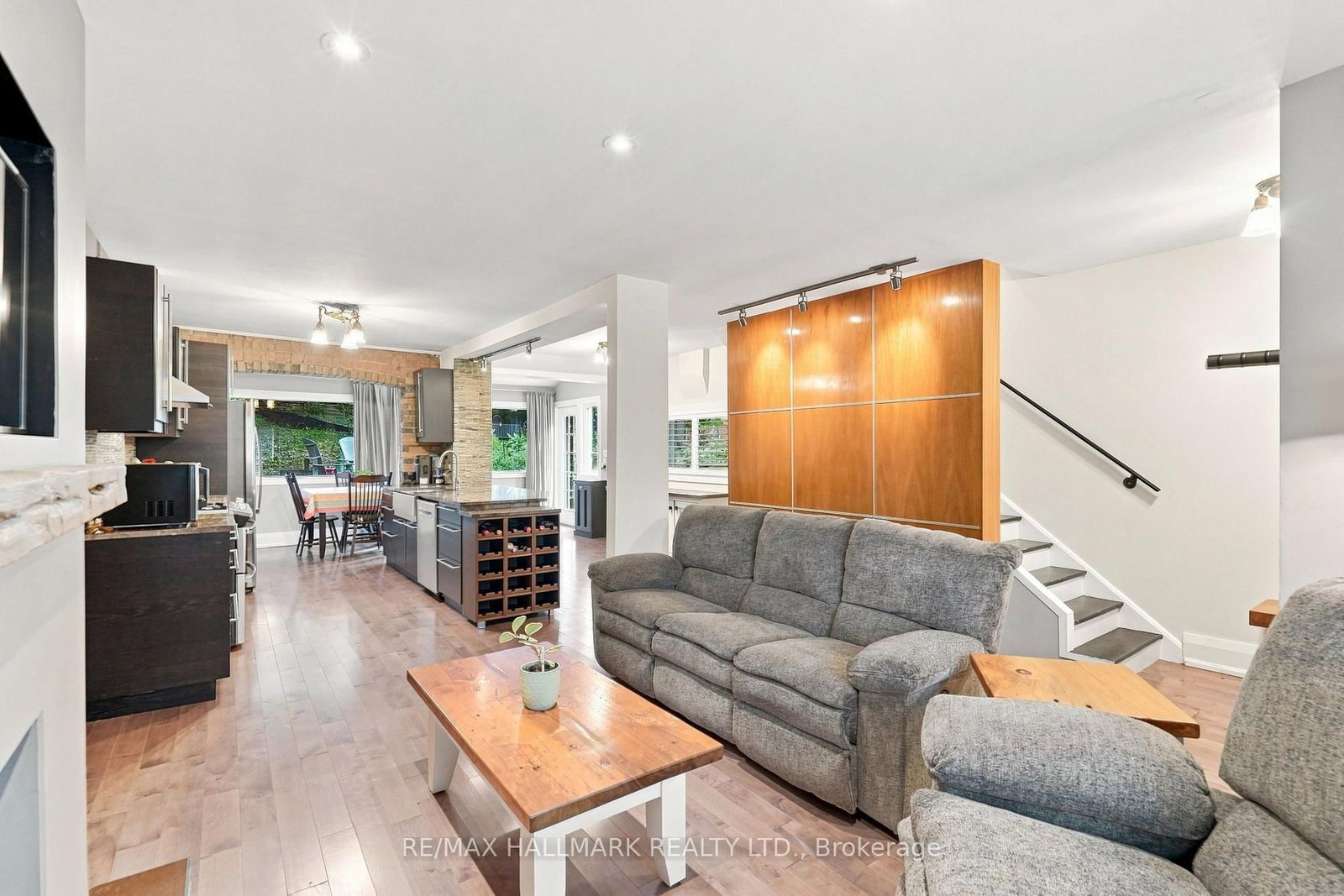 1 Glenmount Park Road • Toronto, ON photo 13