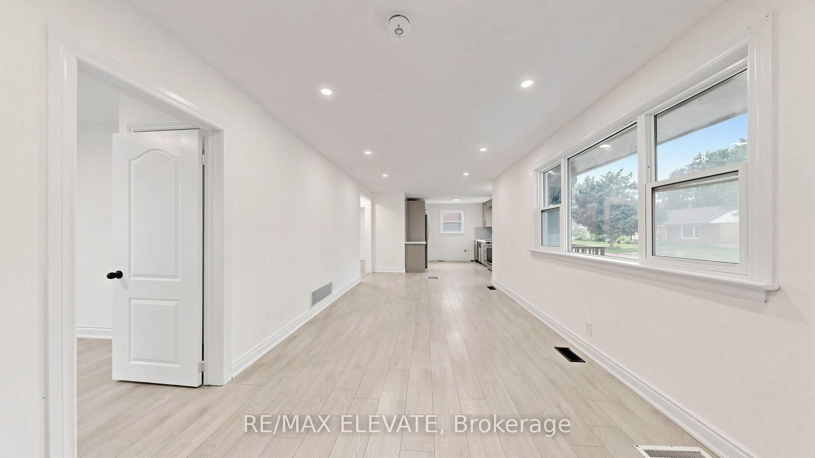 81 Admiral Road • Ajax, ON photo 10