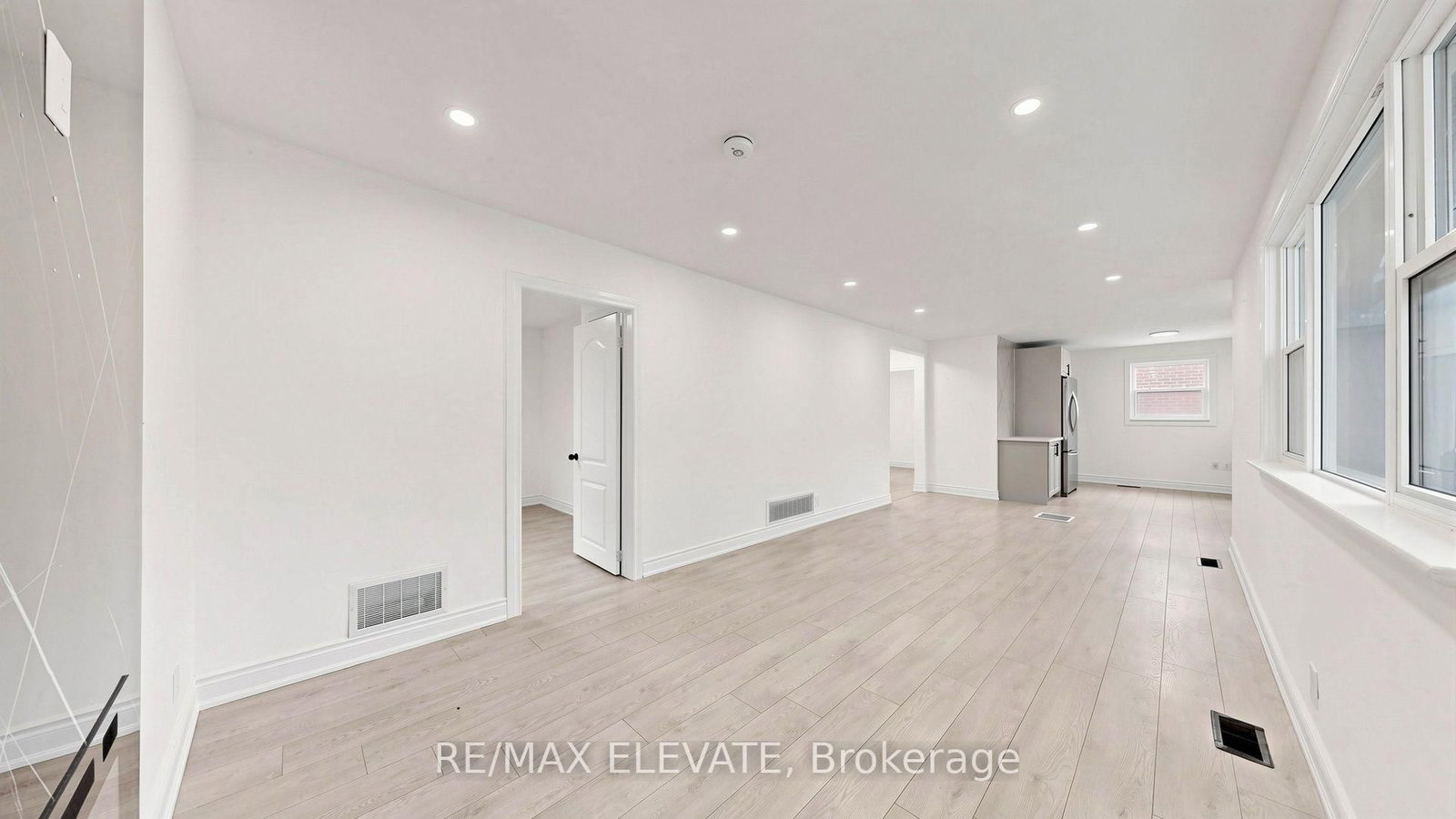 81 Admiral Road • Ajax, ON photo 11