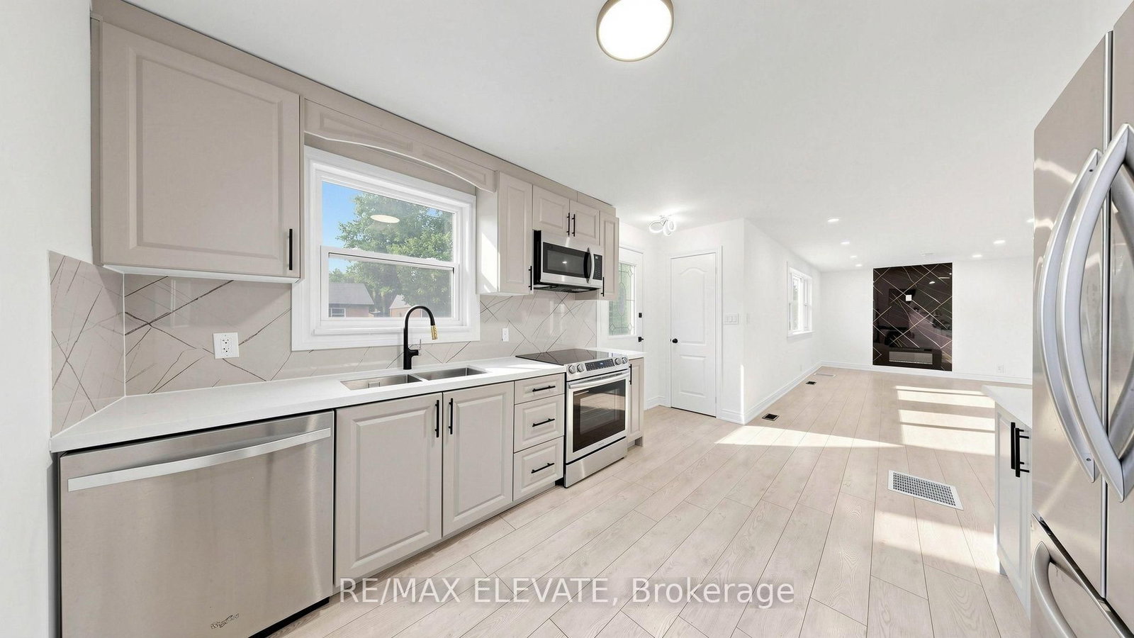 81 Admiral Road • Ajax, ON photo 15