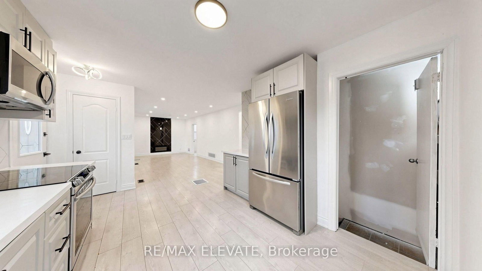 81 Admiral Road • Ajax, ON photo 16