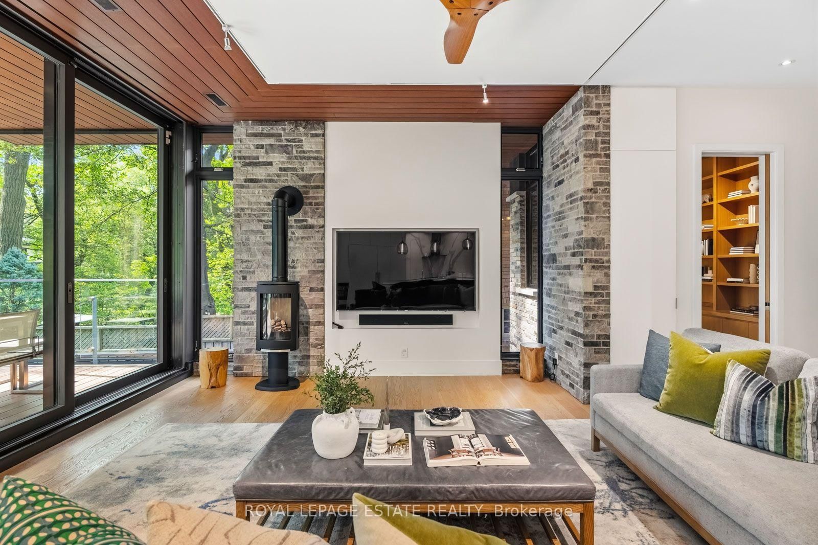 11 Pine Crescent • Toronto, ON photo 22