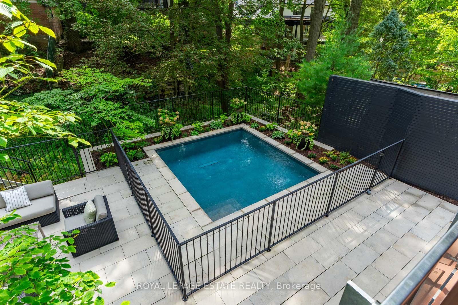 11 Pine Crescent • Toronto, ON photo 25
