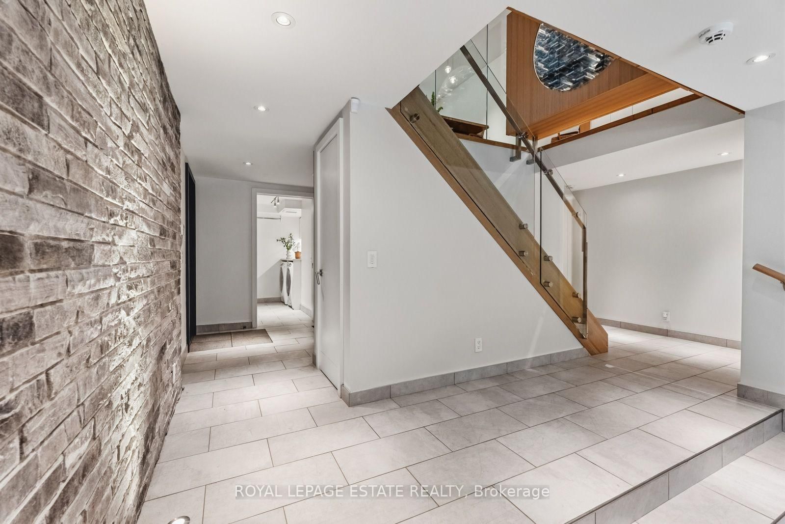 11 Pine Crescent • Toronto, ON photo 37