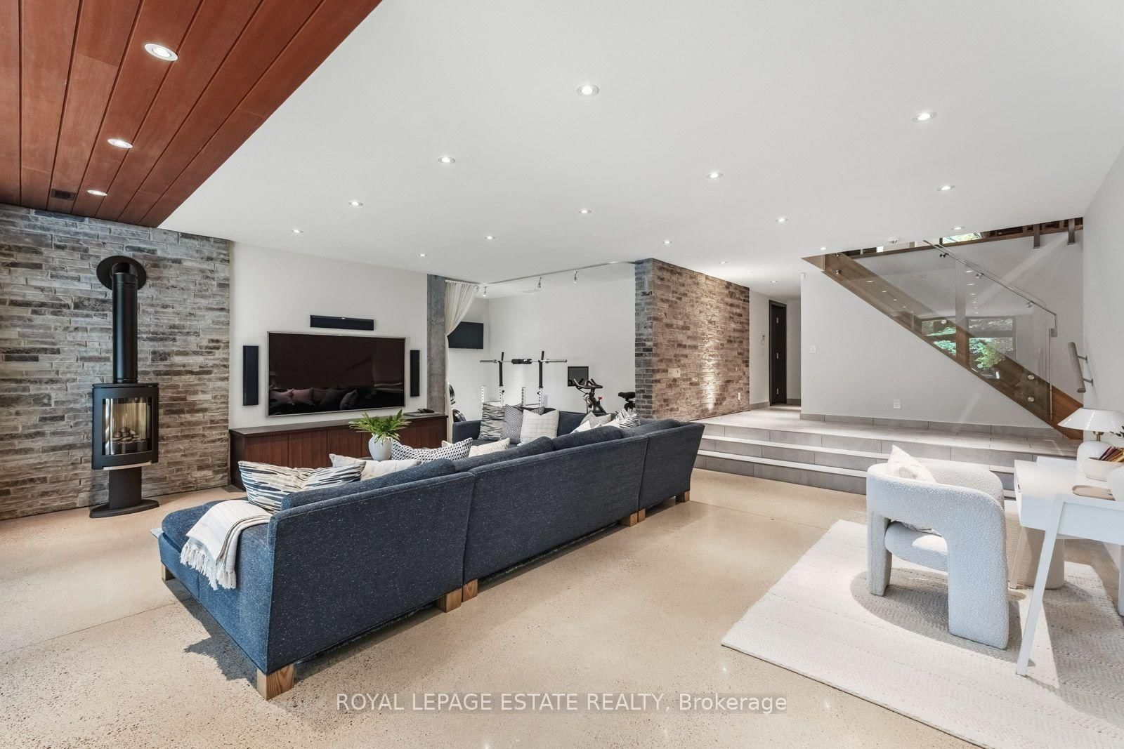 11 Pine Crescent • Toronto, ON photo 39