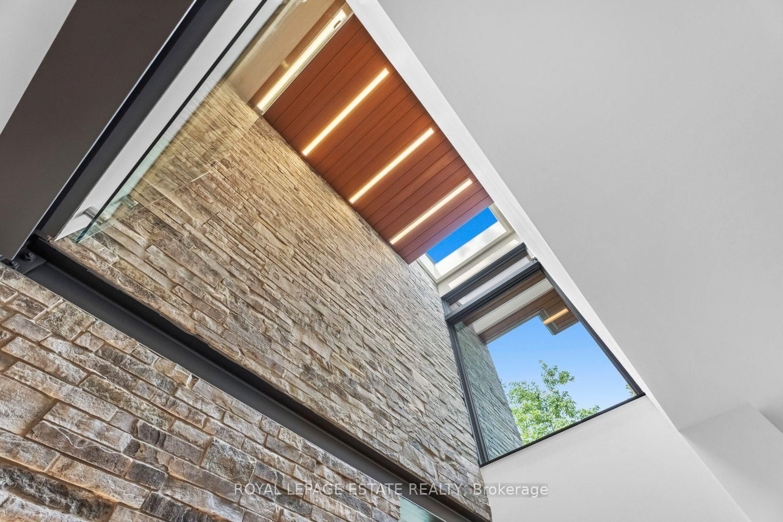 11 Pine Crescent • Toronto, ON photo 6