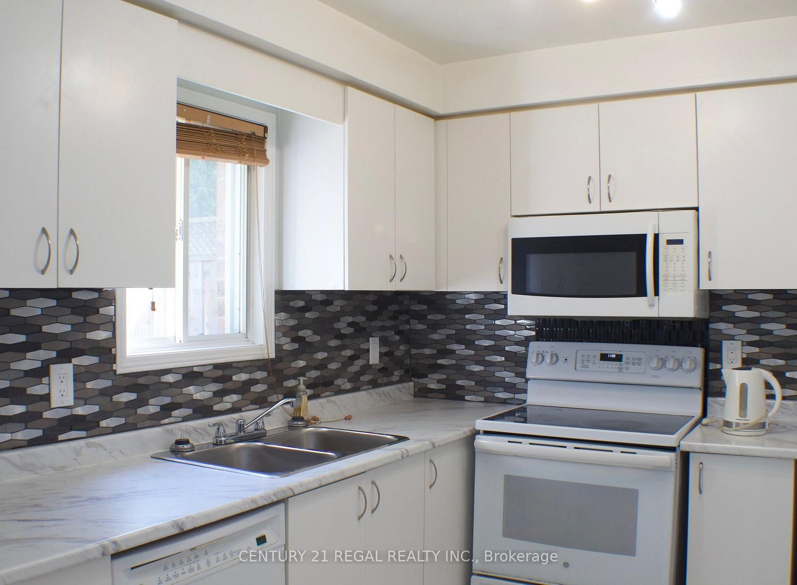 67 Fulton Crescent • Whitby, ON photo 10