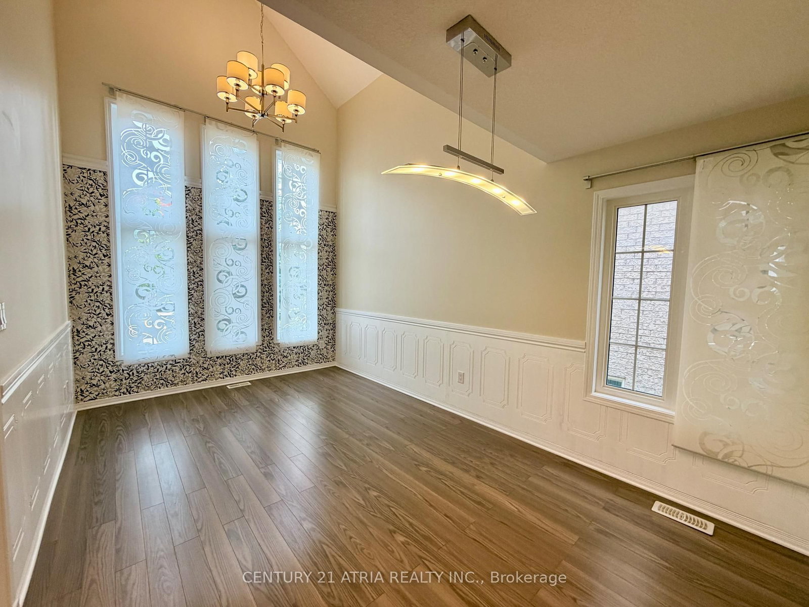 101 Elliottglen Drive • Ajax, ON photo 3