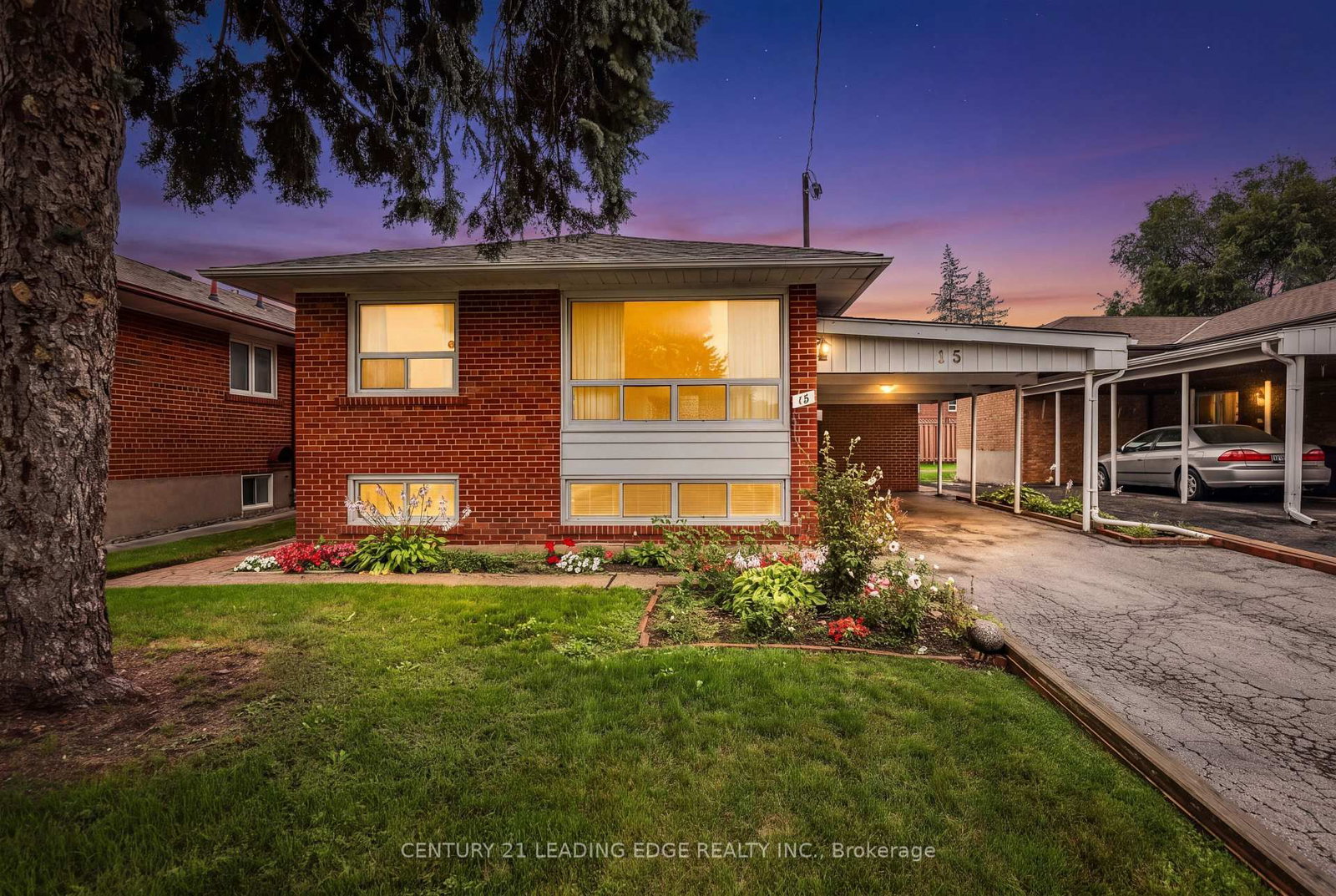 15 Wetherby Drive • Toronto, ON photo 2