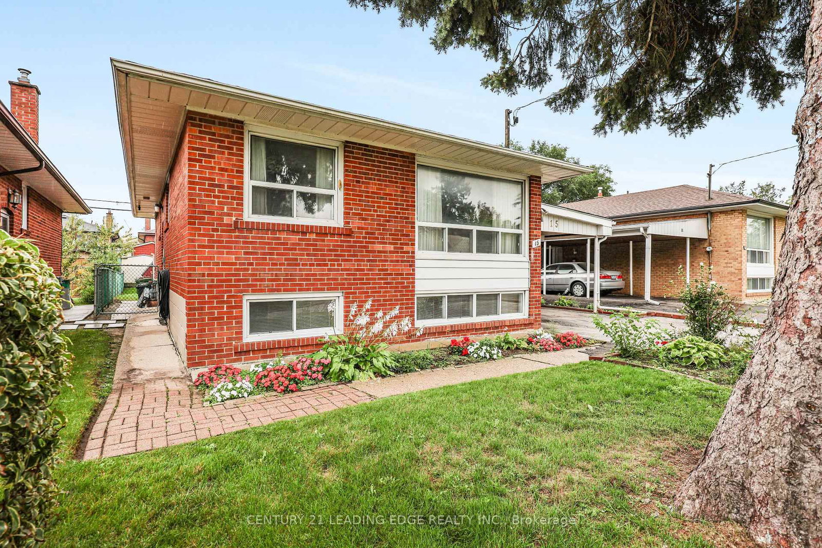 15 Wetherby Drive • Toronto, ON photo 3