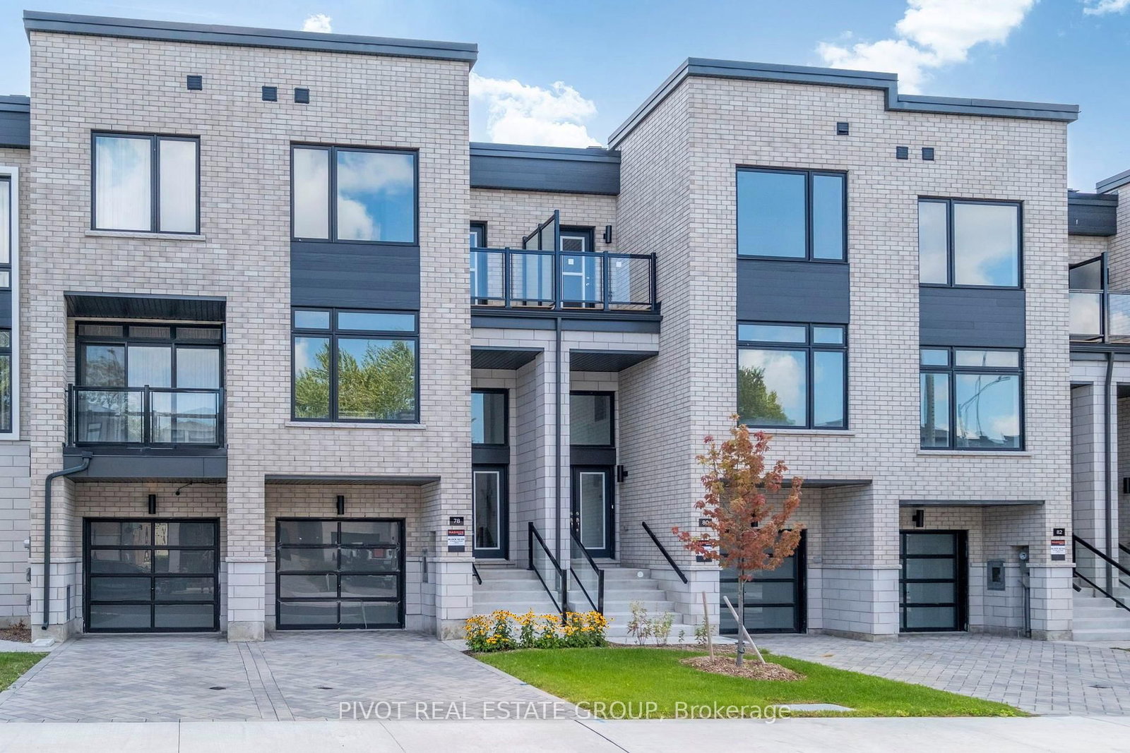 78 Danielle Moore Circle • Toronto, ON photo 3