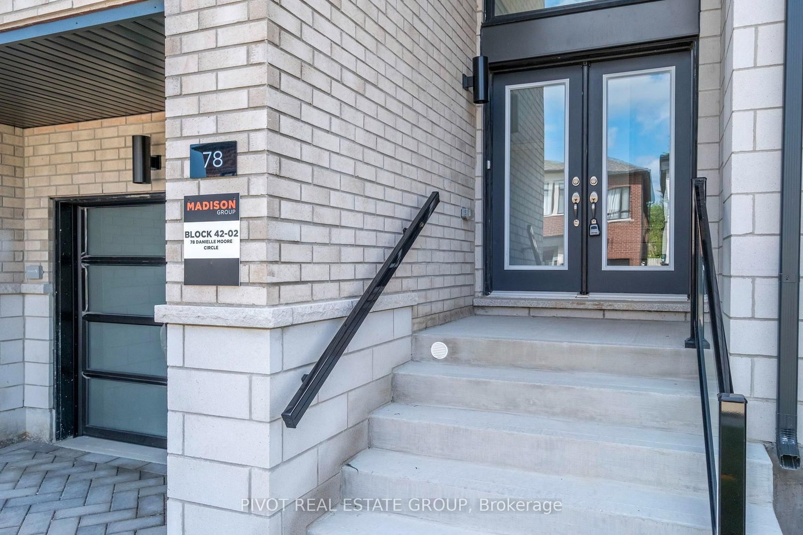 78 Danielle Moore Circle • Toronto, ON photo 4