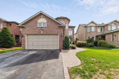 41 Winterberry Drive • Whitby, ON photo 2